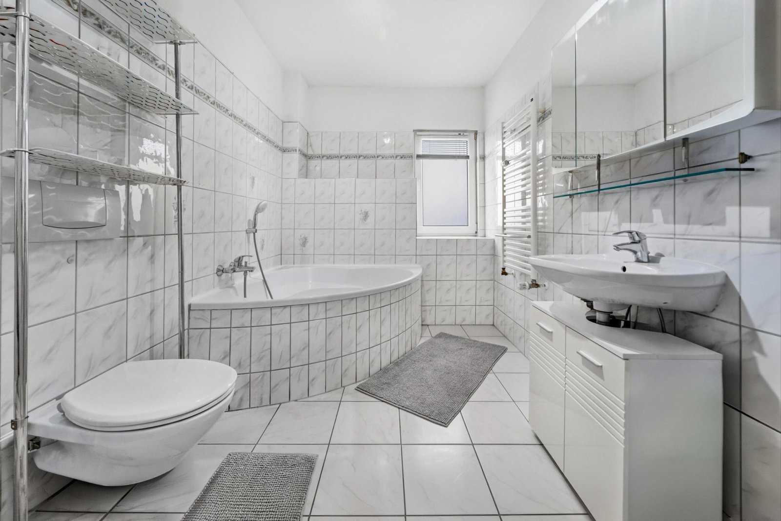 Moderne Dachgeschosswohnung mit Fernblick