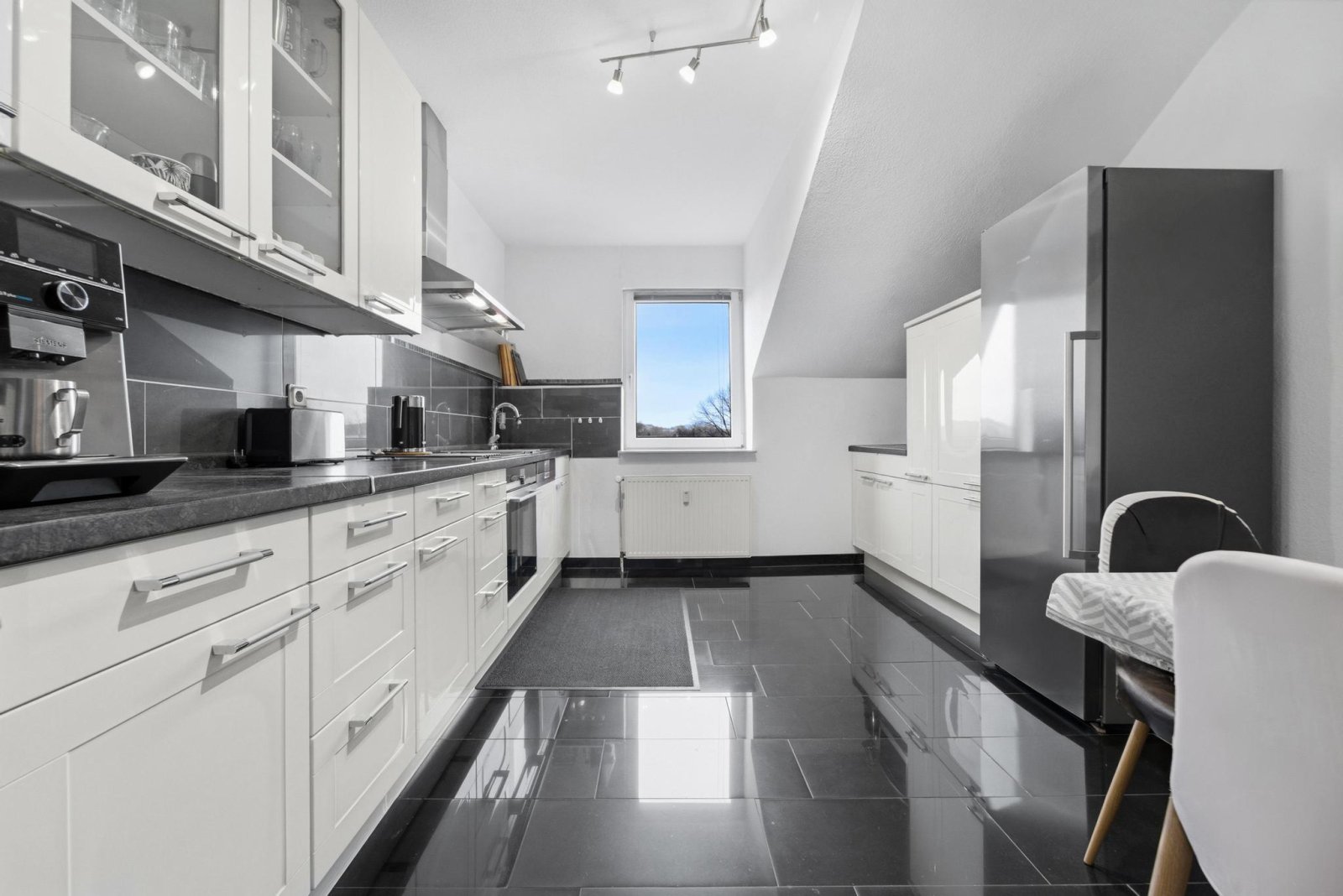 Moderne Dachgeschosswohnung mit Fernblick