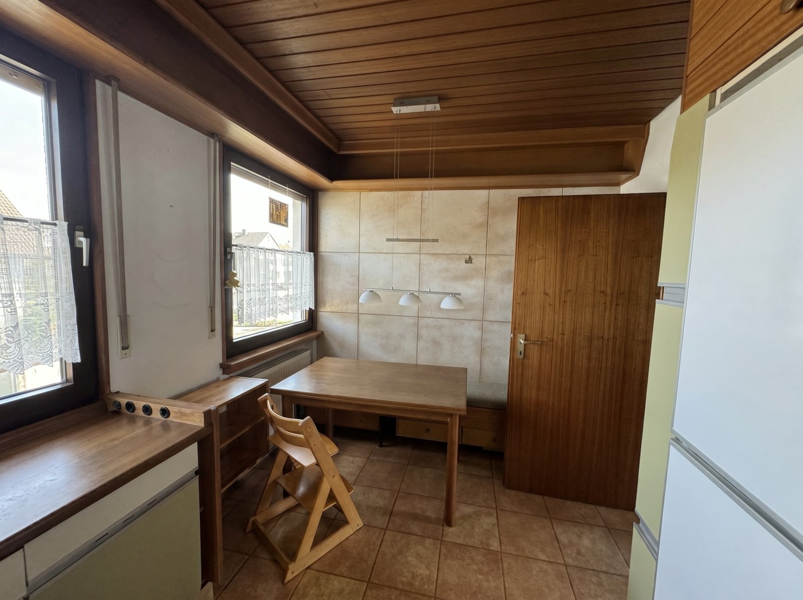 Reihenhaus mit Einliegerwohnung, Wintergarten, Dachterrasse & Pool in Wanheimerort