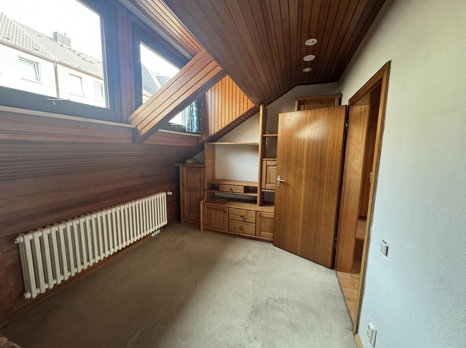 Reihenhaus mit Einliegerwohnung, Wintergarten, Dachterrasse & Pool in Wanheimerort