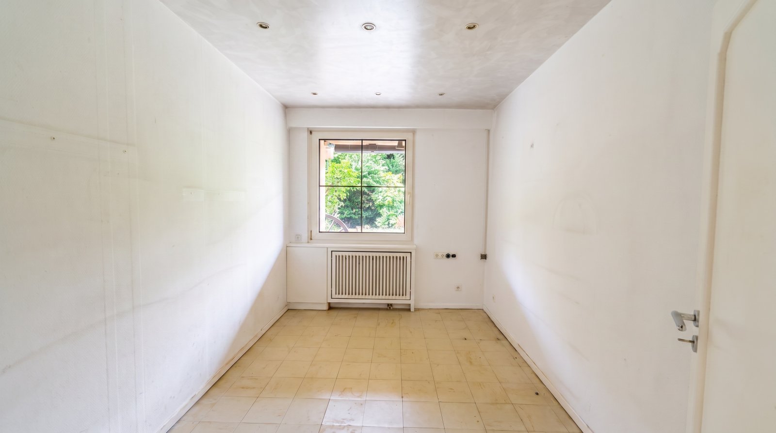 Großzügige 4-Zimmer-Terrassenwohnung mit großem Garten und zwei Tiefgaragenstellplätzen