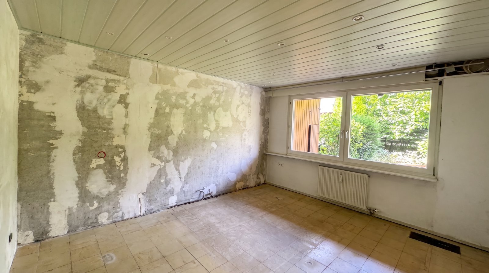 Großzügige 4-Zimmer-Terrassenwohnung mit großem Garten und zwei Tiefgaragenstellplätzen