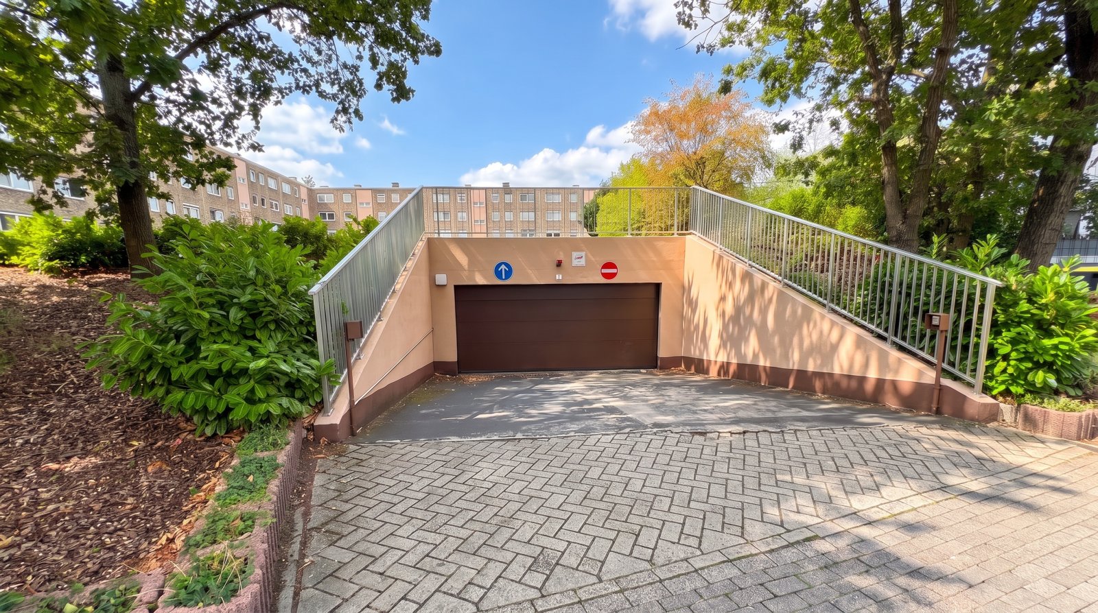 Großzügige 4-Zimmer-Terrassenwohnung mit großem Garten und zwei Tiefgaragenstellplätzen