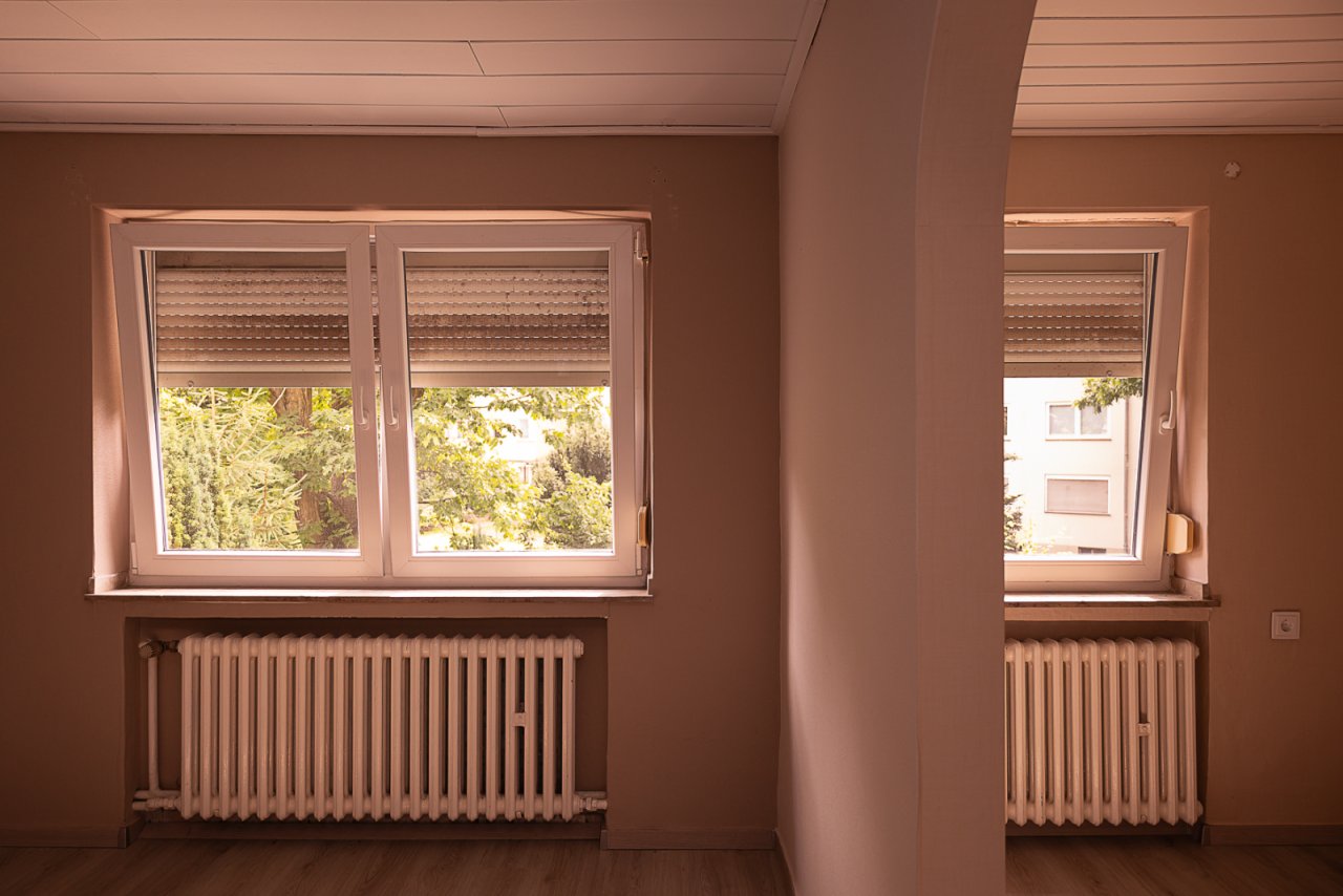 Schlafzimmer (links) und Ankleideraum (rechts) Schlafzimmer (links) und Ankleideraum (rechts)