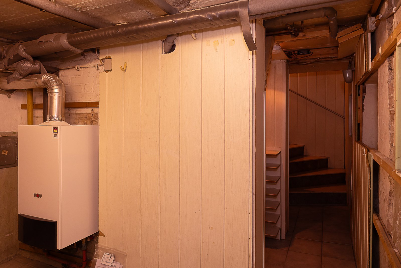 Keller mit Heizungsanlage Keller mit Heizungsanlage
