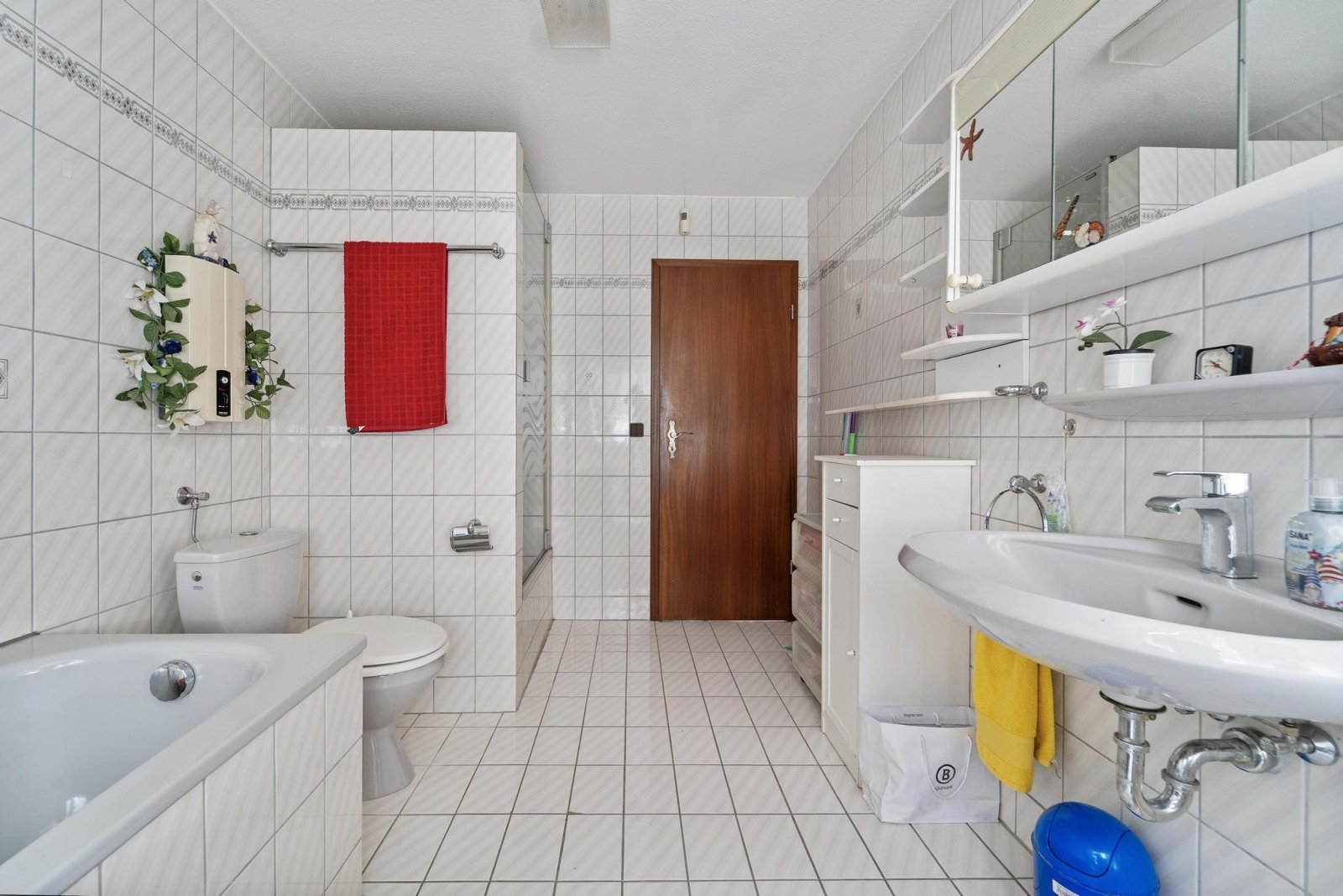 Badezimmer 1. Obergeschoss Badezimmer 1. Obergeschoss