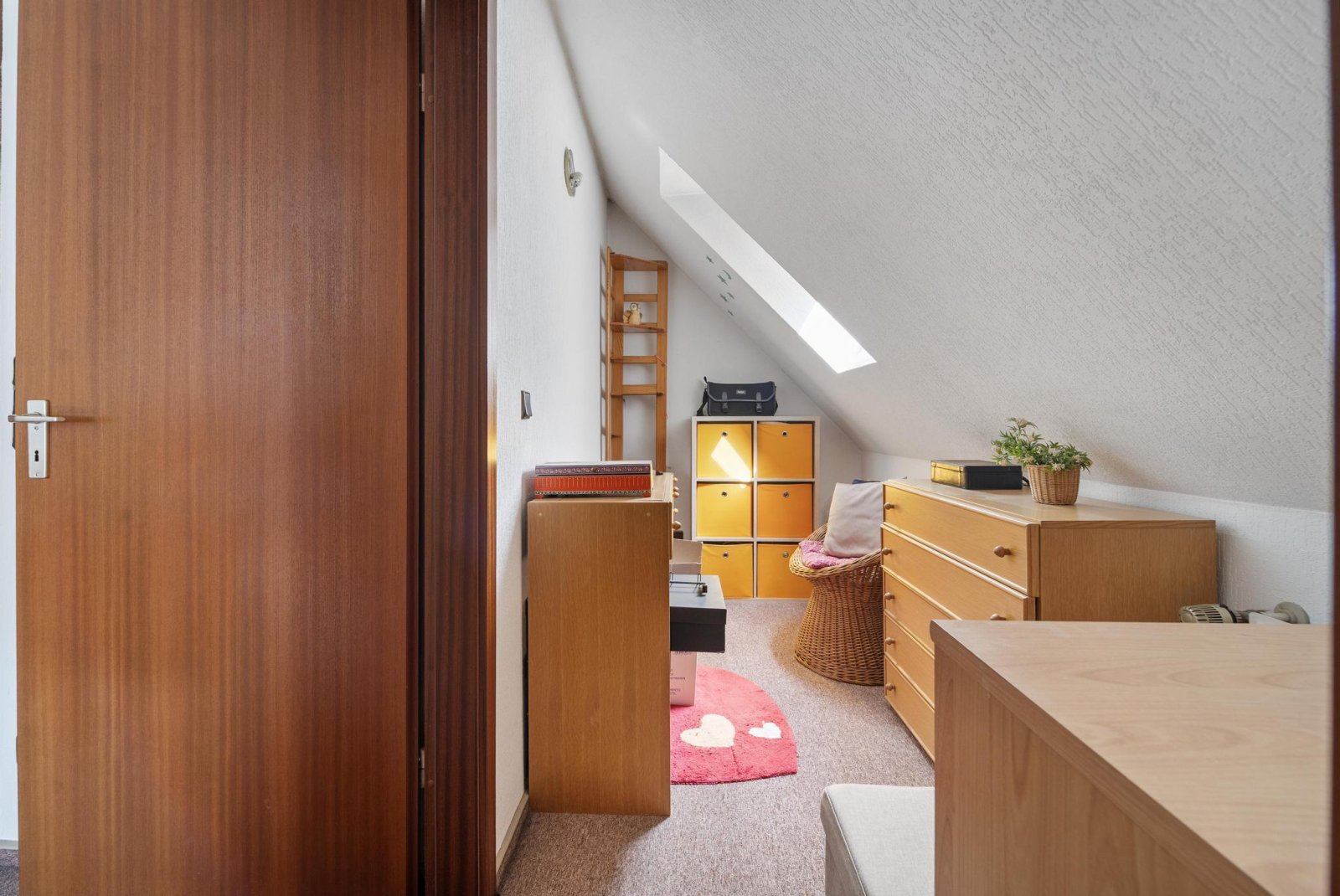 Abstellraum Spitzboden re.