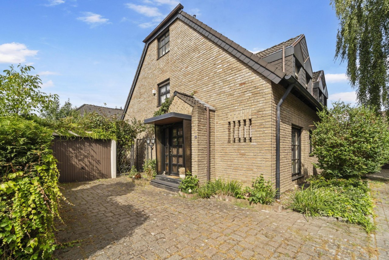Eingangsbereich mit Garage
