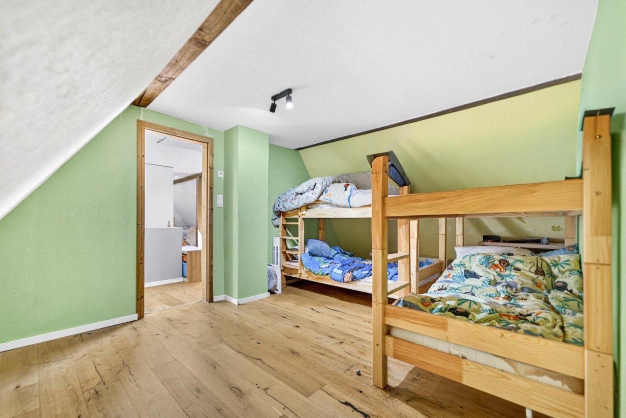 Kinderzimmer 3 im DG Blick Tür
