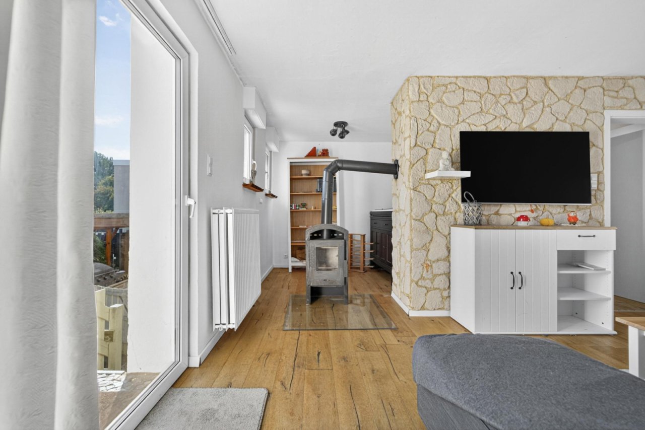 Wohnzimmer mit Kamin