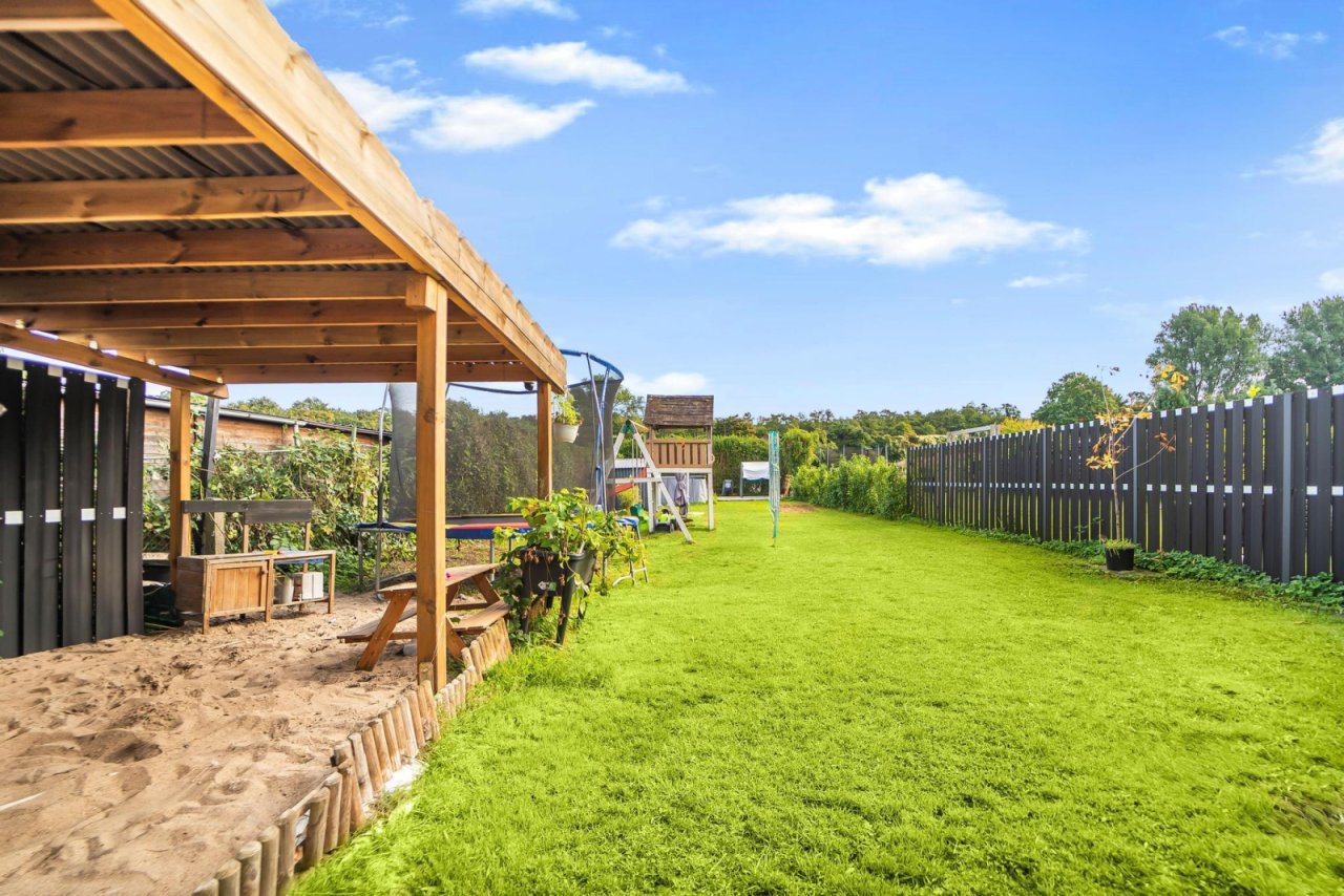 Terrasse mit Blick in Garten