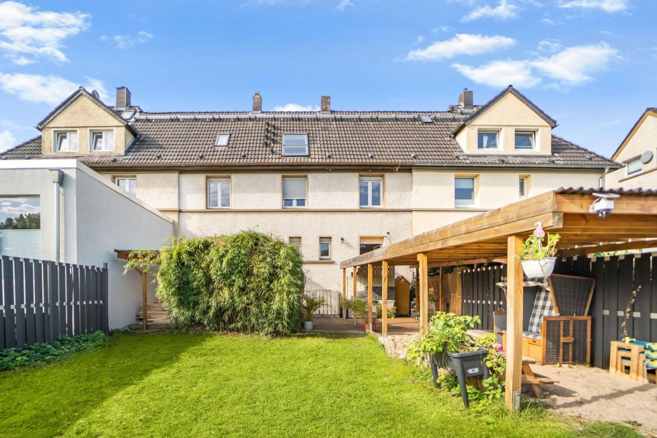 Garten mit Blickrichtung Haus 3