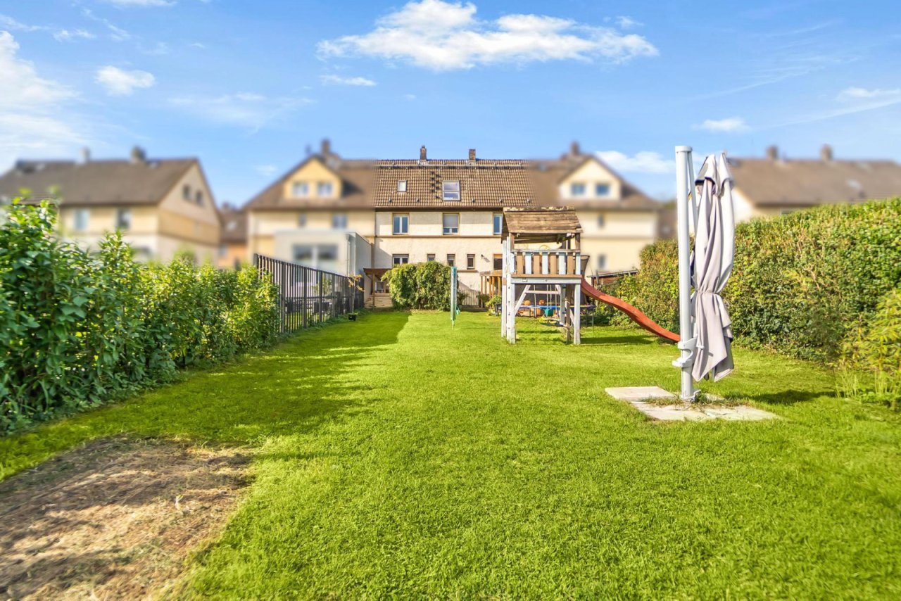 Garten mit Blickrichtung Haus