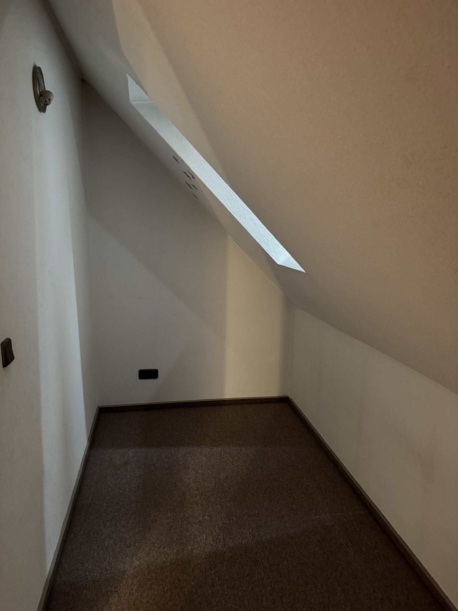 Abstellraum Spitzboden re.