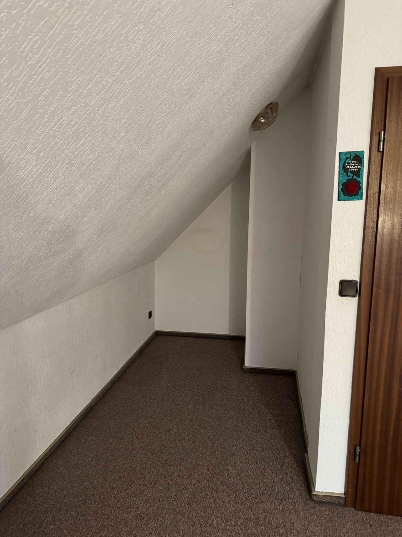 Abstellraum Spitzboden li.