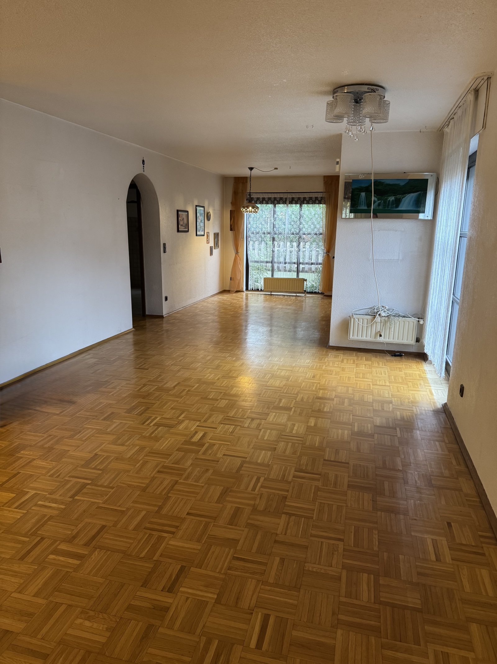 Wohnzimmer mit Essbereich (ohne Möbel)