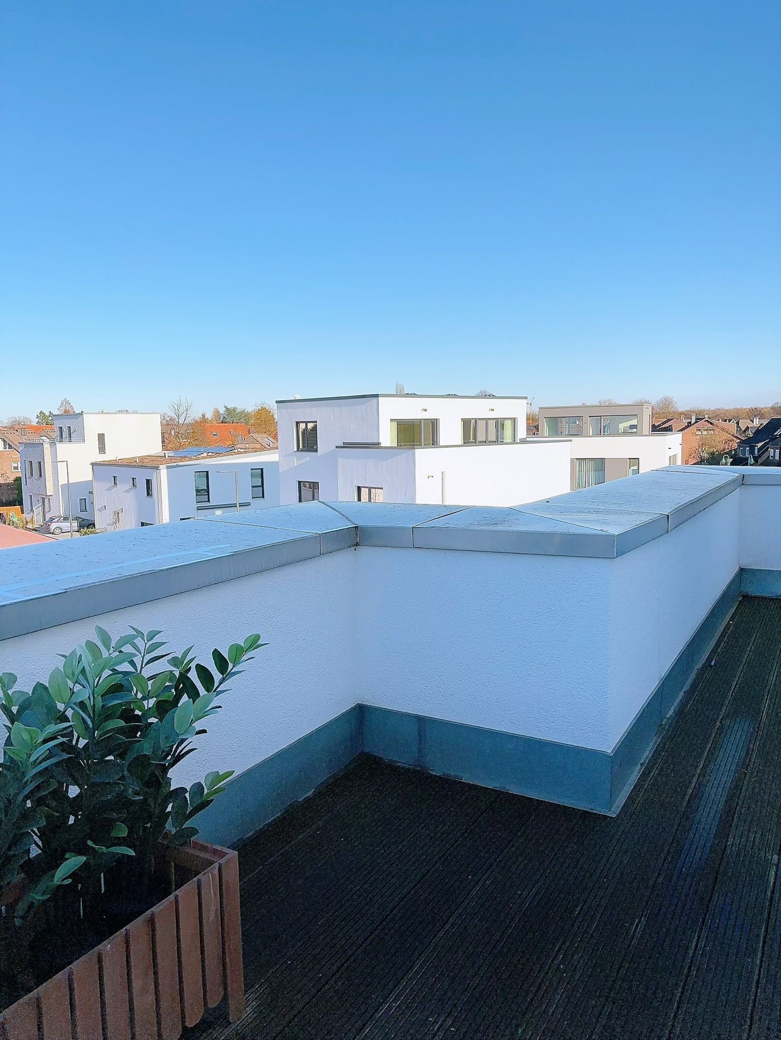 Blick vom Balkon in die Ferne