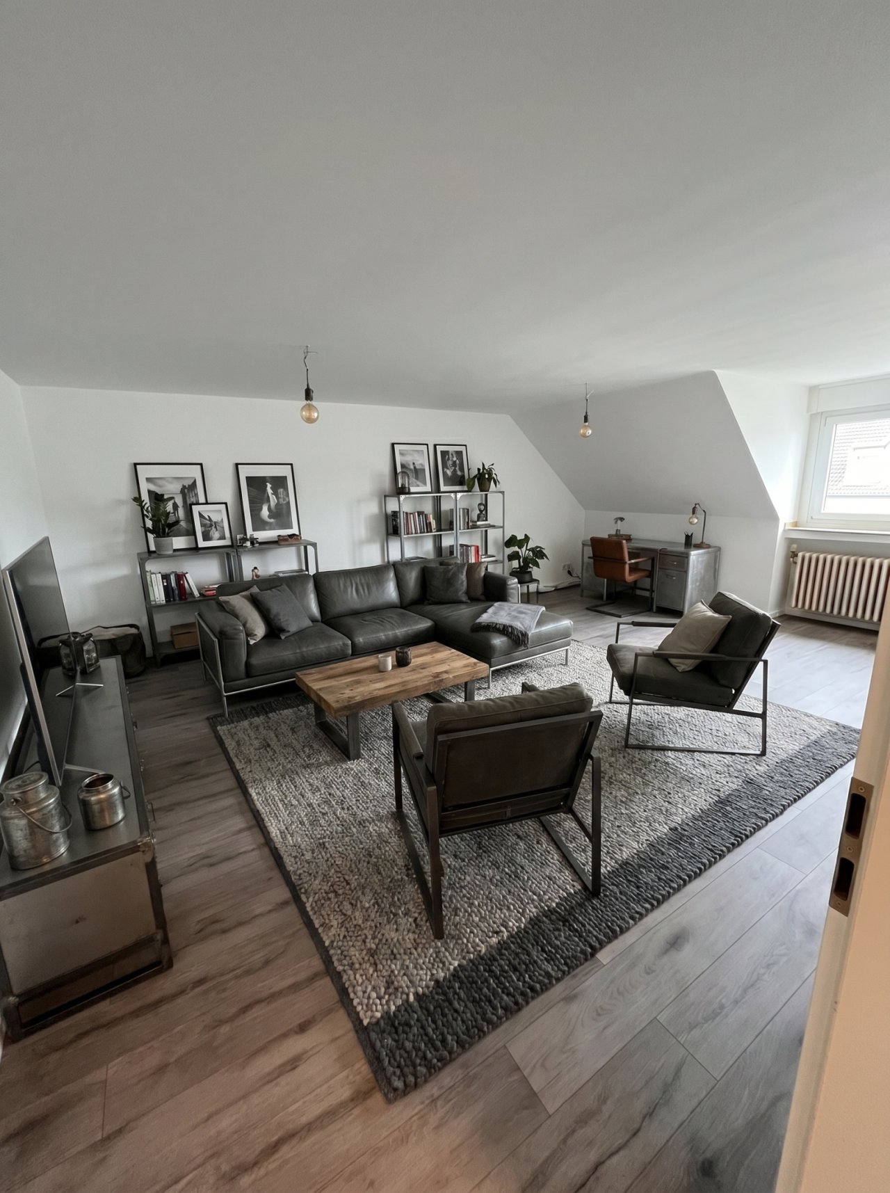 DG Wohnzimmer (möbiliert)