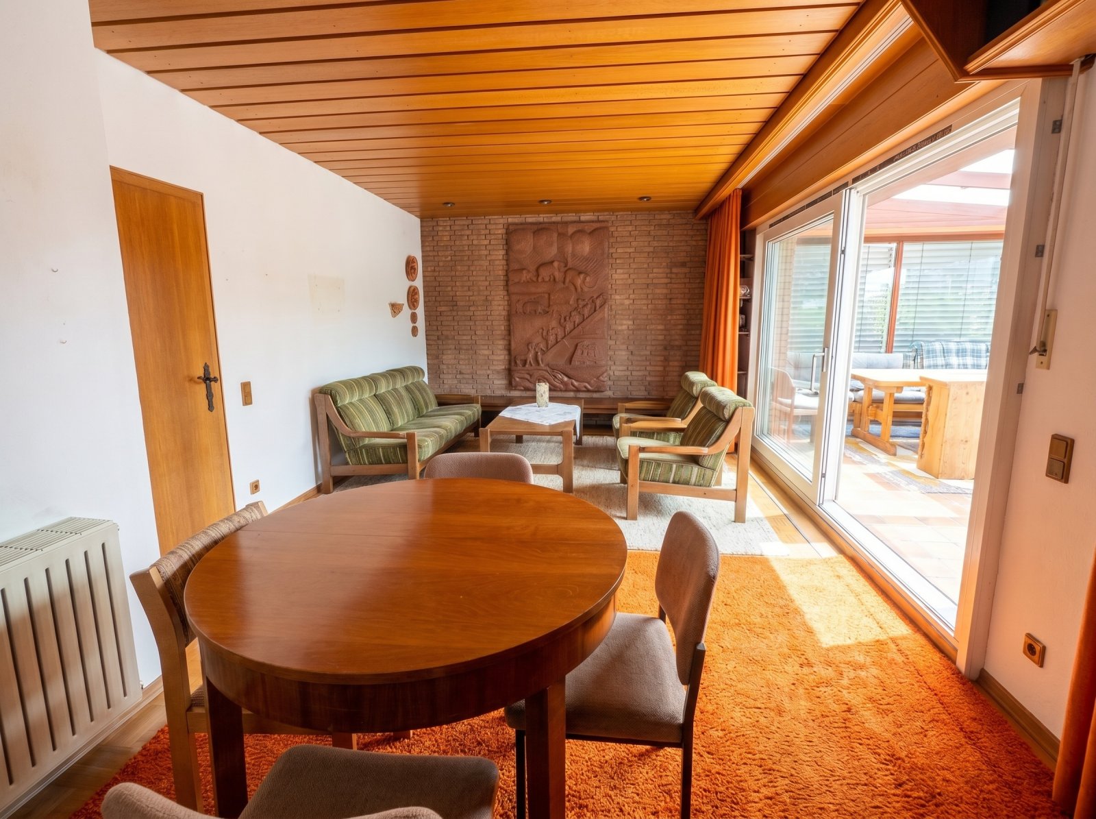 Wohnzimmer (1. OG) Wohnzimmer (1. OG)