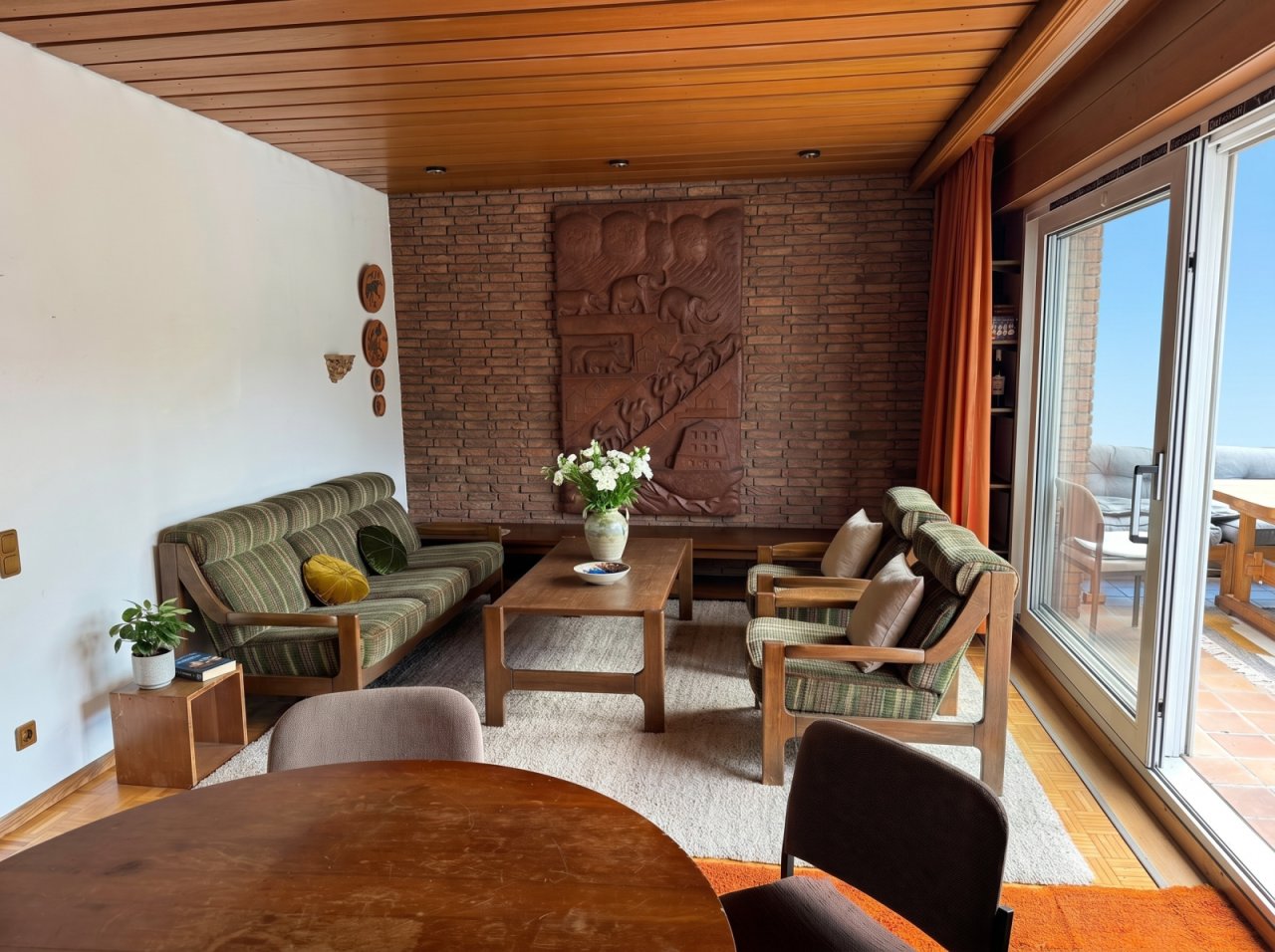Wohnzimmer (1. OG) Wohnzimmer (1. OG)