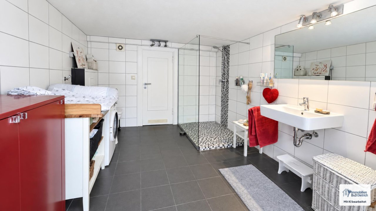 Badezimmer (Untergeschoss) Badezimmer (Untergeschoss)