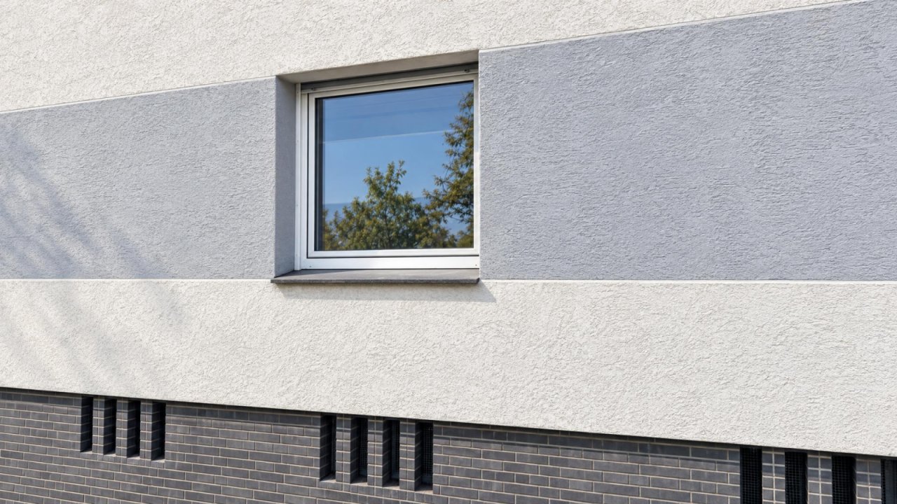 Fassade (seitlich mit Fenster) Fassade (seitlich mit Fenster)